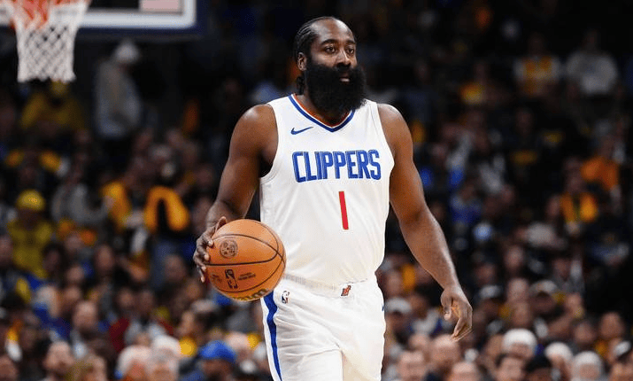 关于快船外线狂轰火箭，取得关键胜利的信息