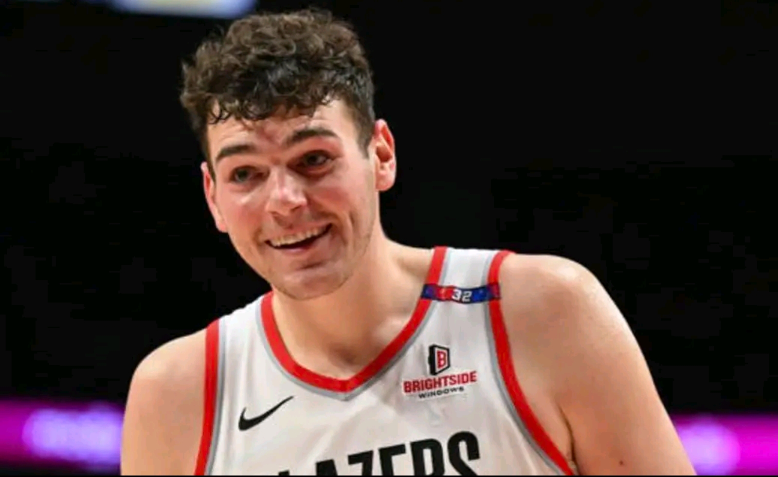 开云平台-包含开拓者关键时刻崭露锋芒，险胜强敌的词条