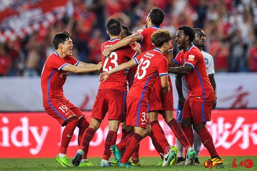 天津泰达主场大胜重庆力帆，稳固中游位置的简单介绍