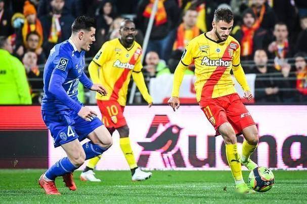 包含小牛犊大放异彩，美因茨迅速反超对手的词条