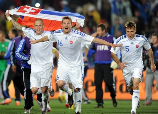 西班牙队在关键比赛中展现实力,轻松取胜的简单介绍 西班牙队在关键比赛中展现实力,轻松取胜的简单介绍