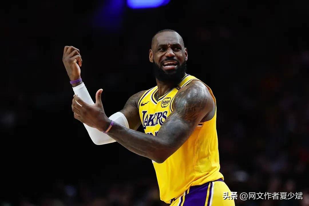 开云体育app-霍华德因伤退出季后赛，湖人内线受到打击