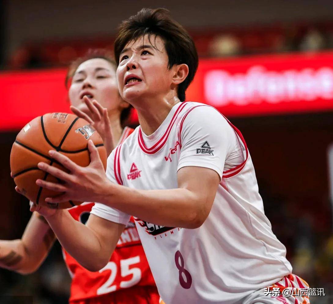 包含比赛风云再现，球员表现获得观众喝彩的词条