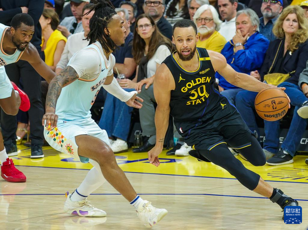 勇士马刺对决，强强对话球场上演绝技的简单介绍