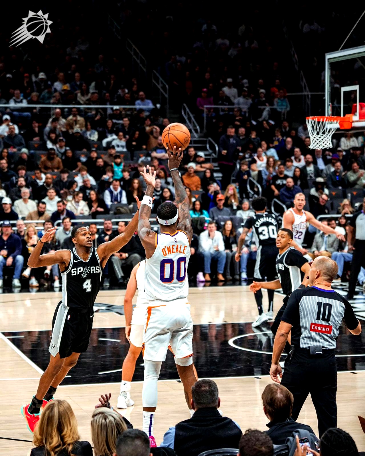 勇士马刺对决，强强对话球场上演绝技的简单介绍