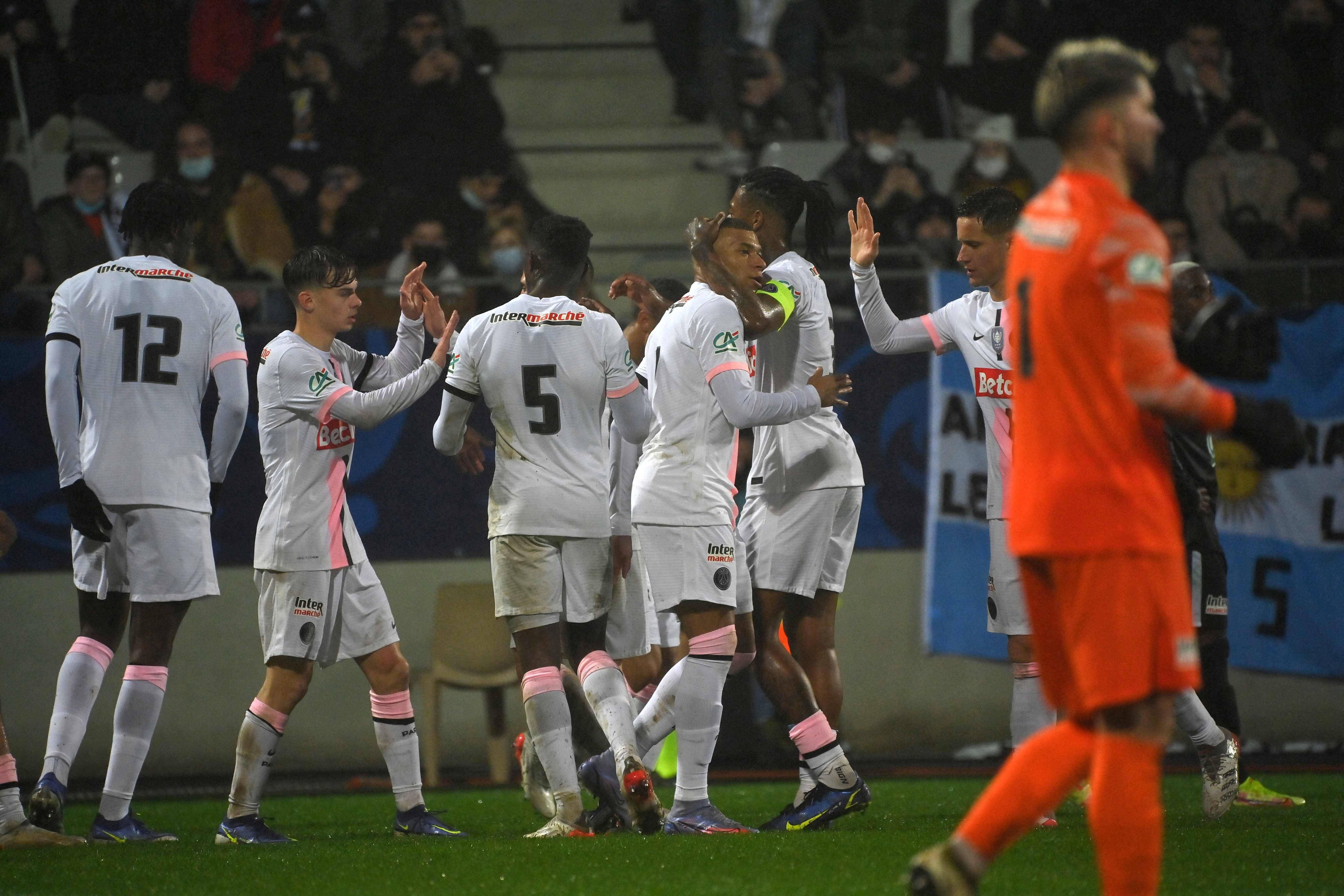 开云体育下载-尼斯队球员因伤暂停比赛，恢复期待