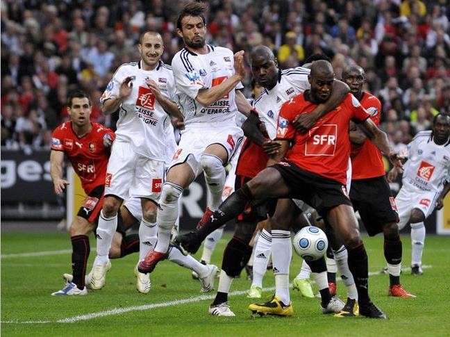 包含甘冈遭遇连败，法甲保级形势严峻的词条