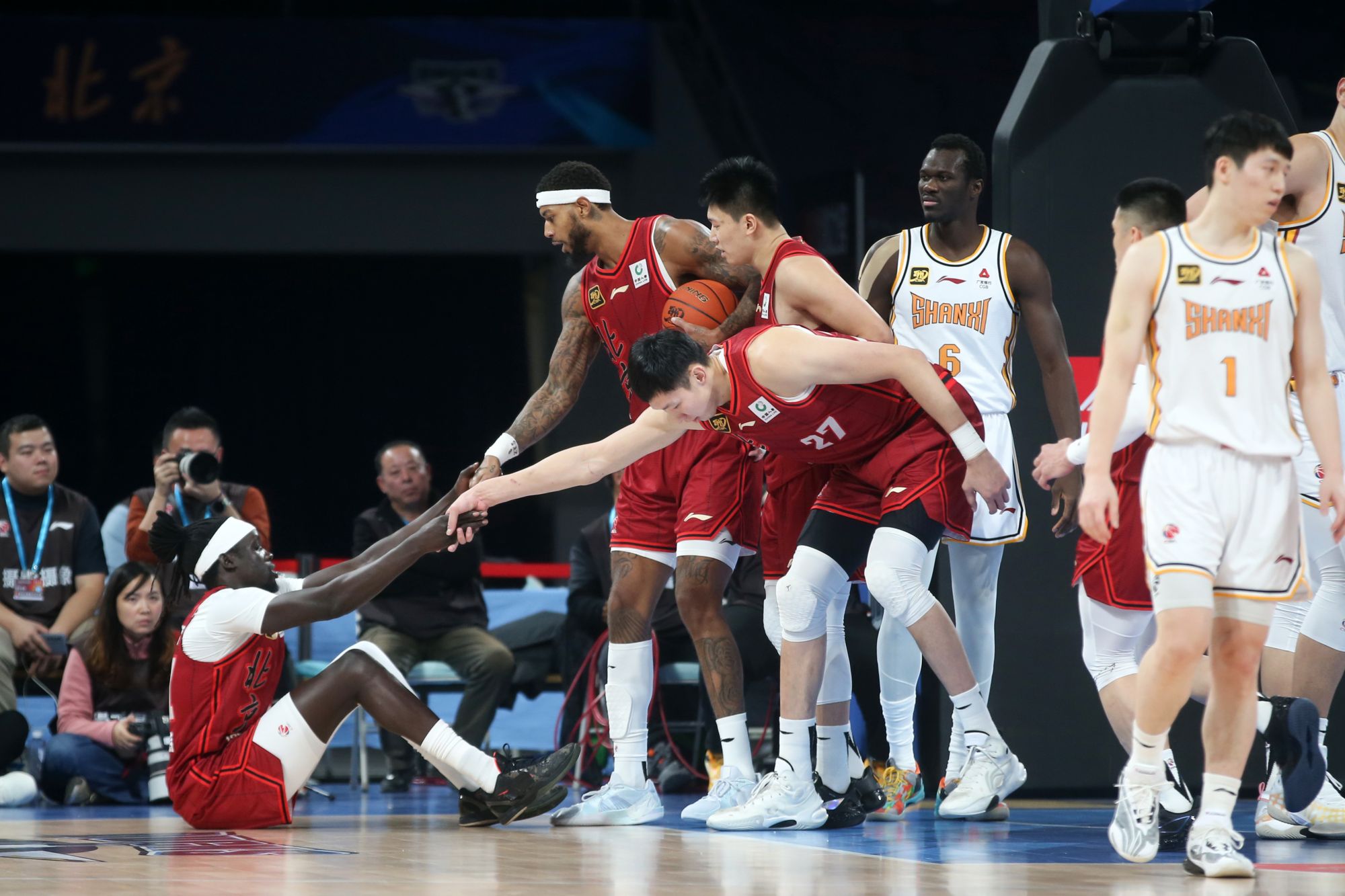 包含遗憾落败后，球队如何调整战术应对下一场比赛的词条