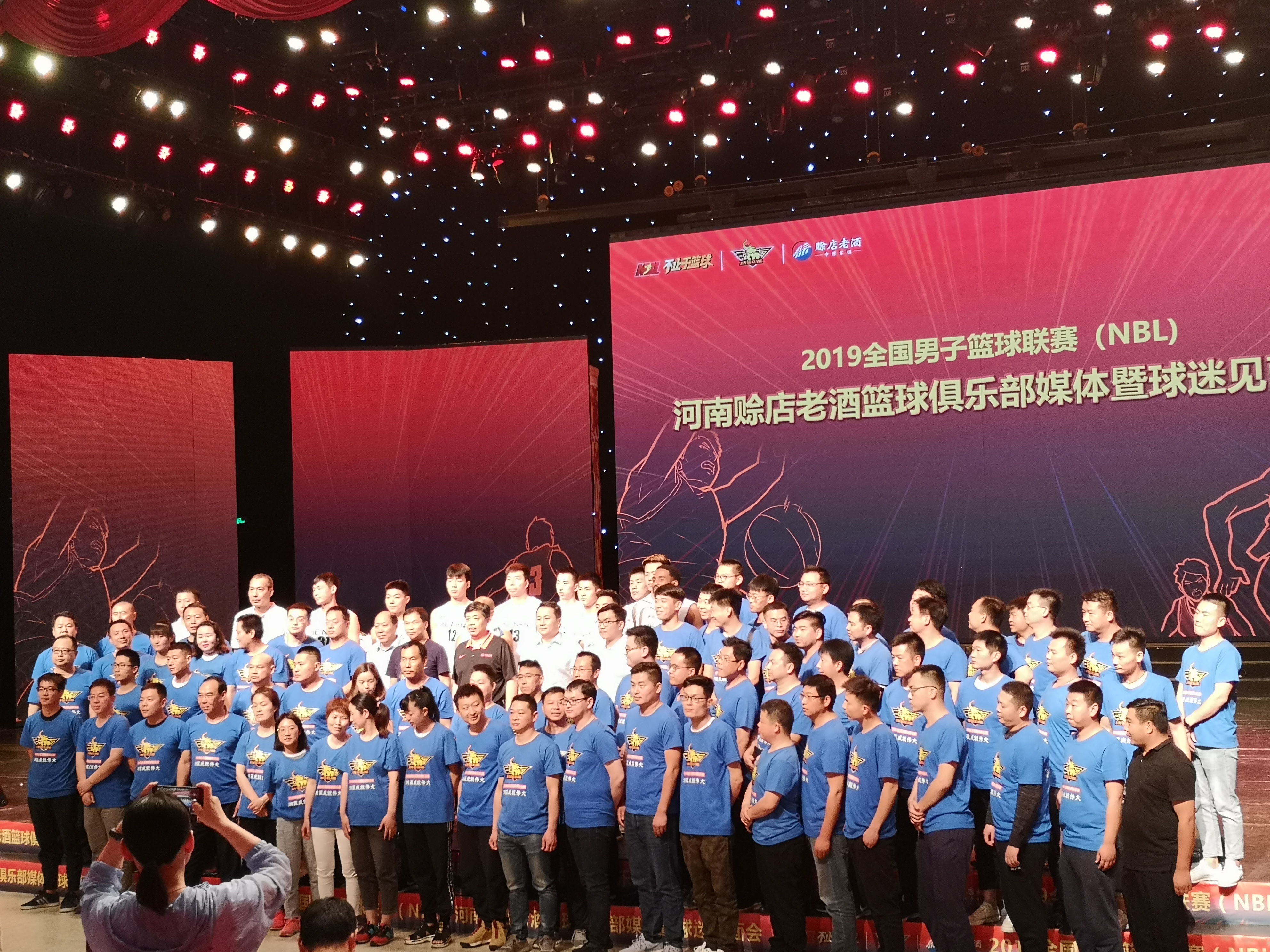 包含河南建业意气风发，全力冲击联赛前列的词条