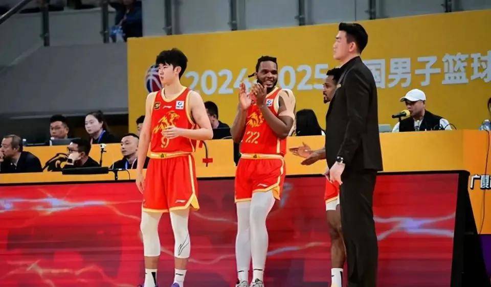 包含河南建业意气风发，全力冲击联赛前列的词条