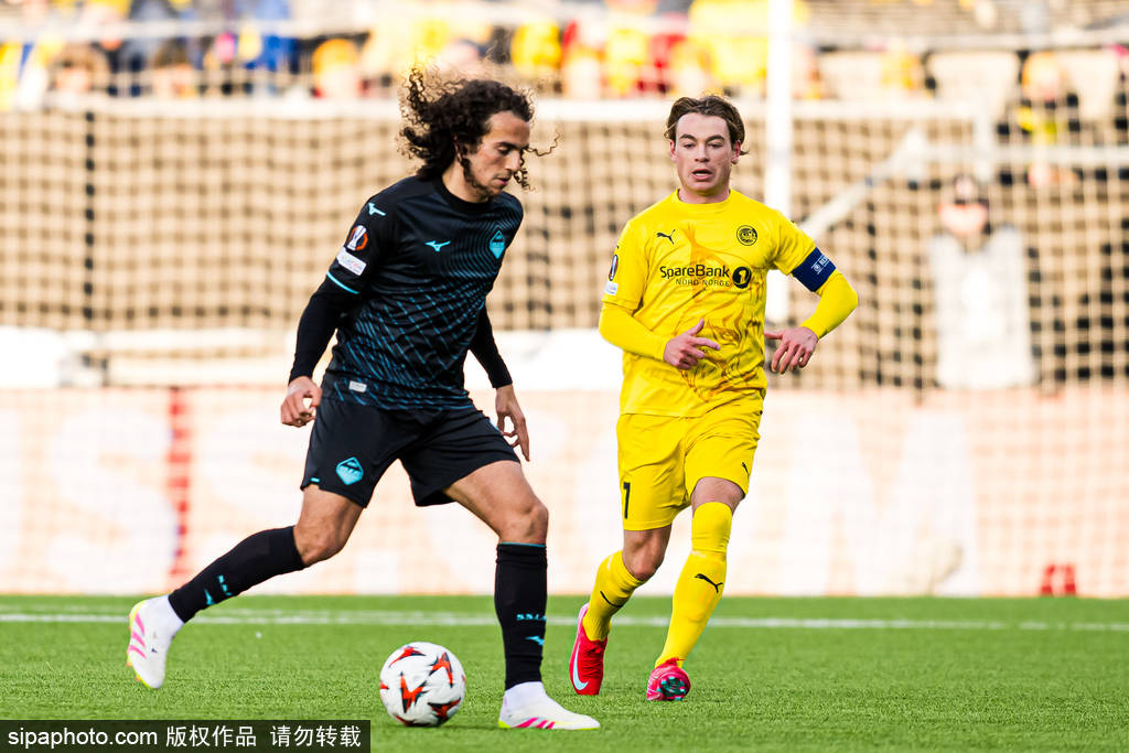 开云体育-那不勒斯球员意外受伤，给球队带来困扰