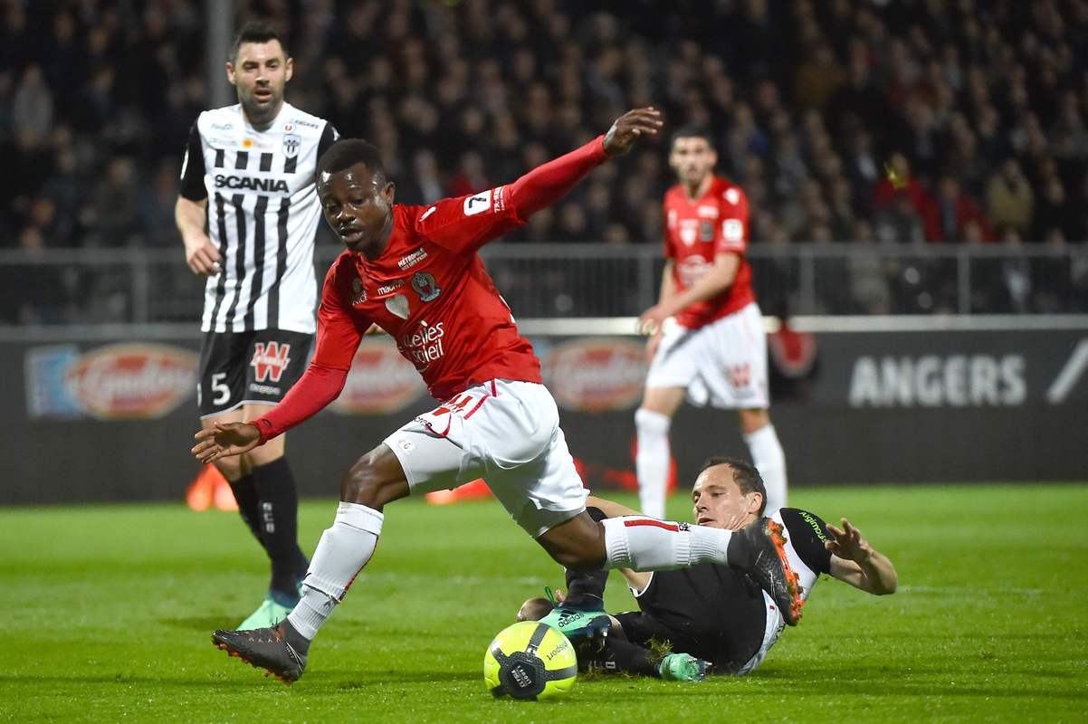 里尔备战法甲比赛，主队全员备战