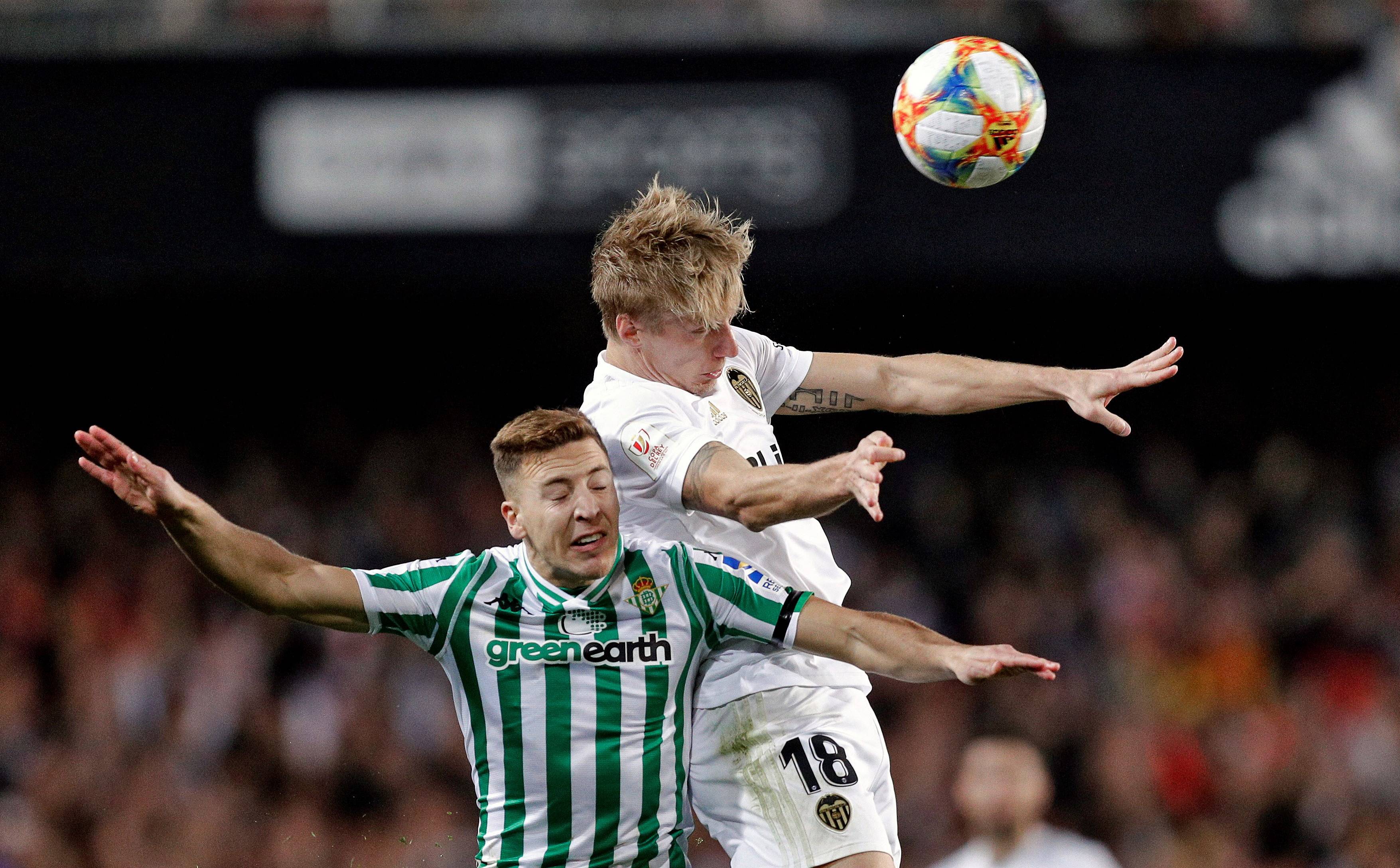 足球赛事精彩纷呈,体育竞技热潮再次掀起的简单介绍 足球赛事精彩纷呈,体育竞技热潮再次掀起的简单介绍