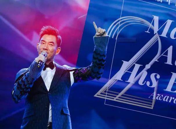 包含逆袭传奇举手触底,再进新晋球队踏上征程的词条 包含逆袭传奇举手触底,再进新晋球队踏上征程的词条