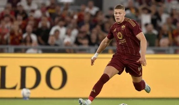 利物浦大胜升班马，继续保持领先优势