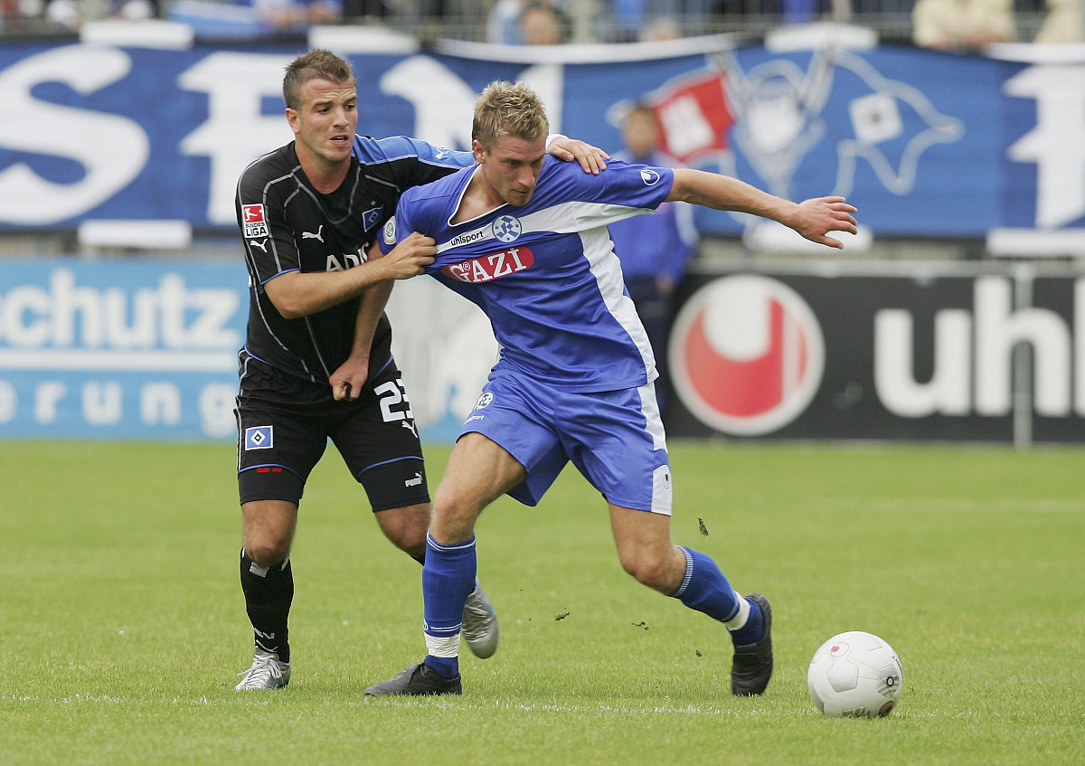 包含比利亚雷亚尔遭遇逆转，惨失胜机的词条