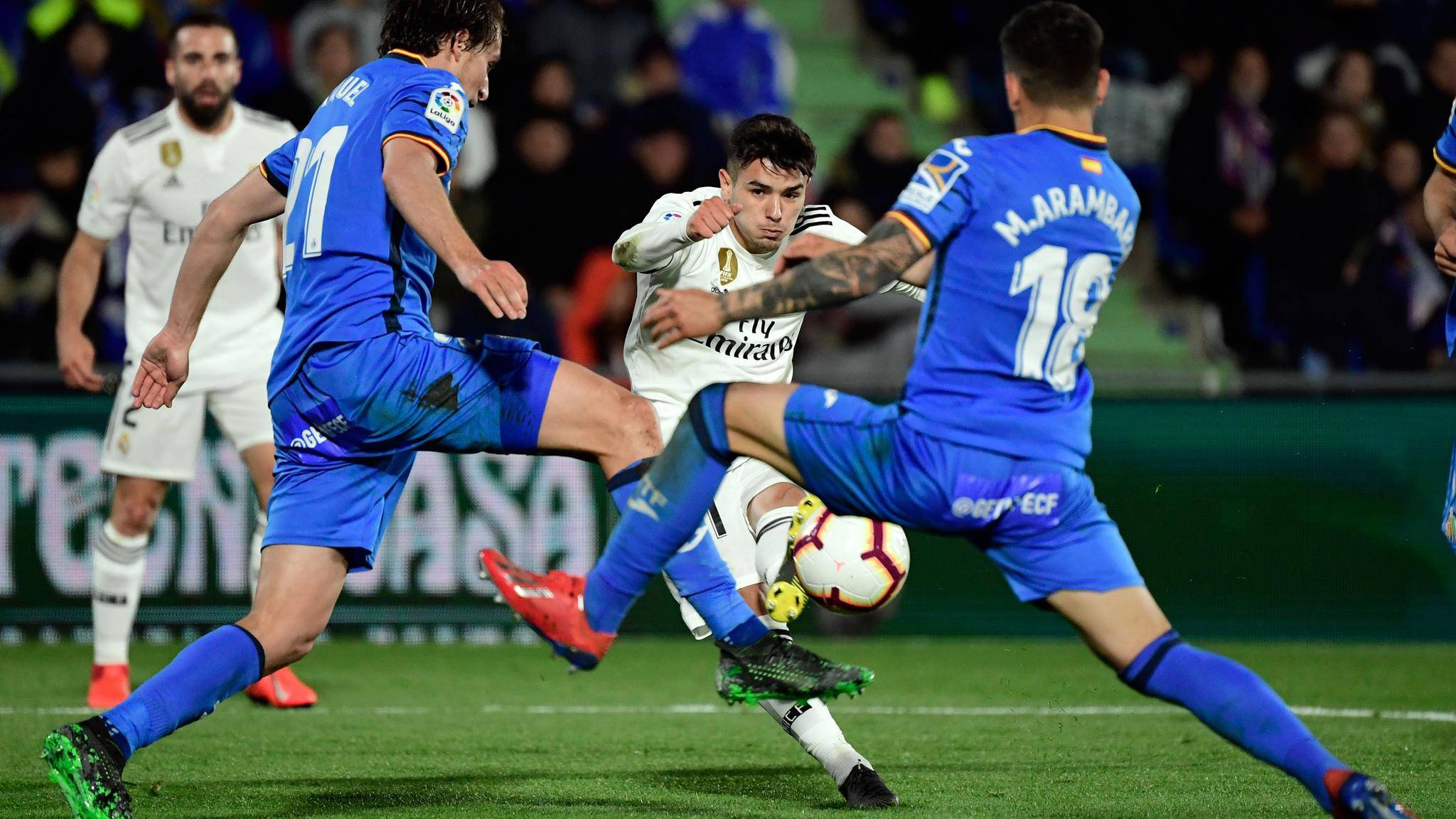 包含赫塔菲队新帅拟定战术积极备战的词条