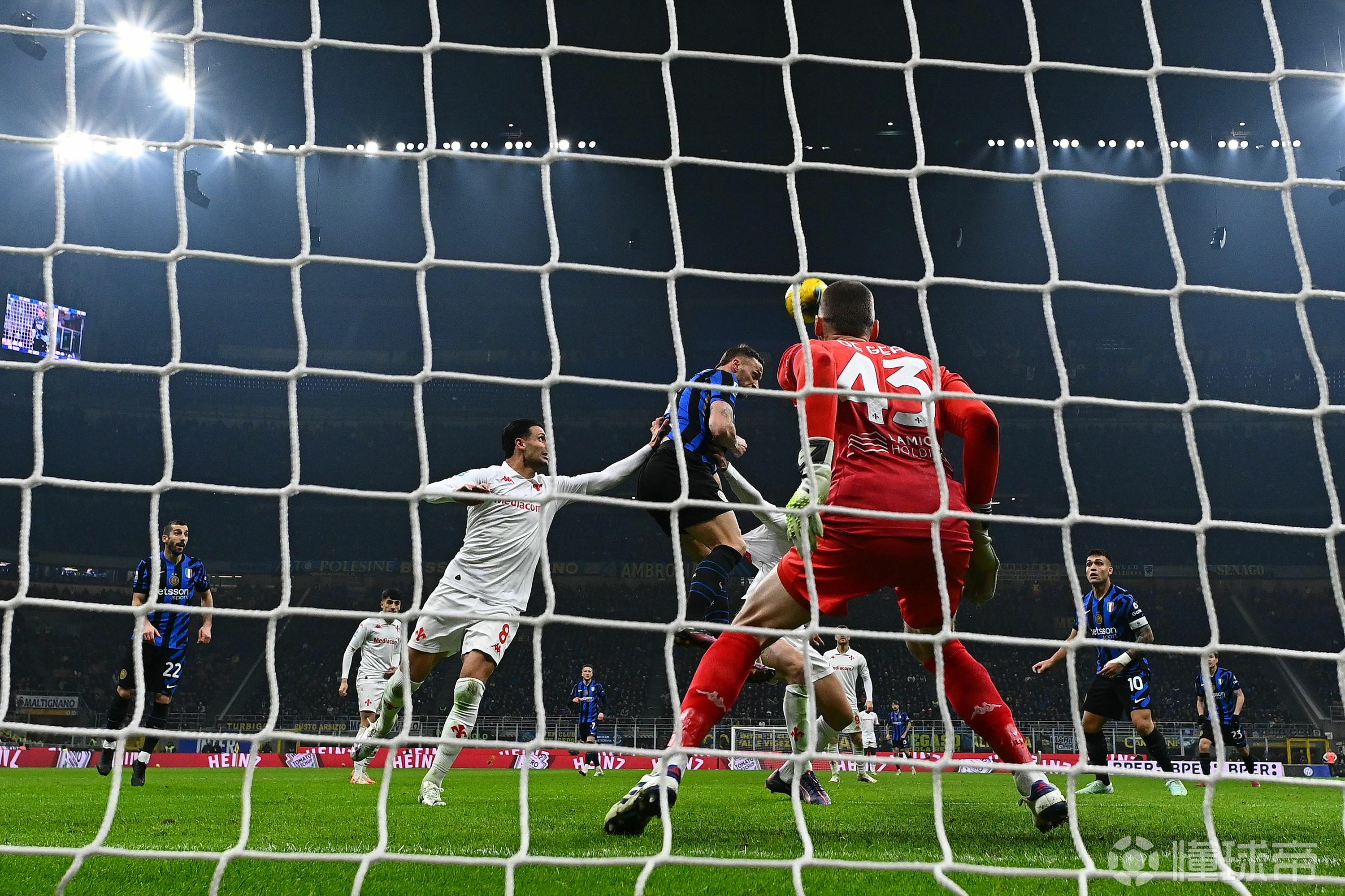 球场上的精彩瞬间令人回味无穷