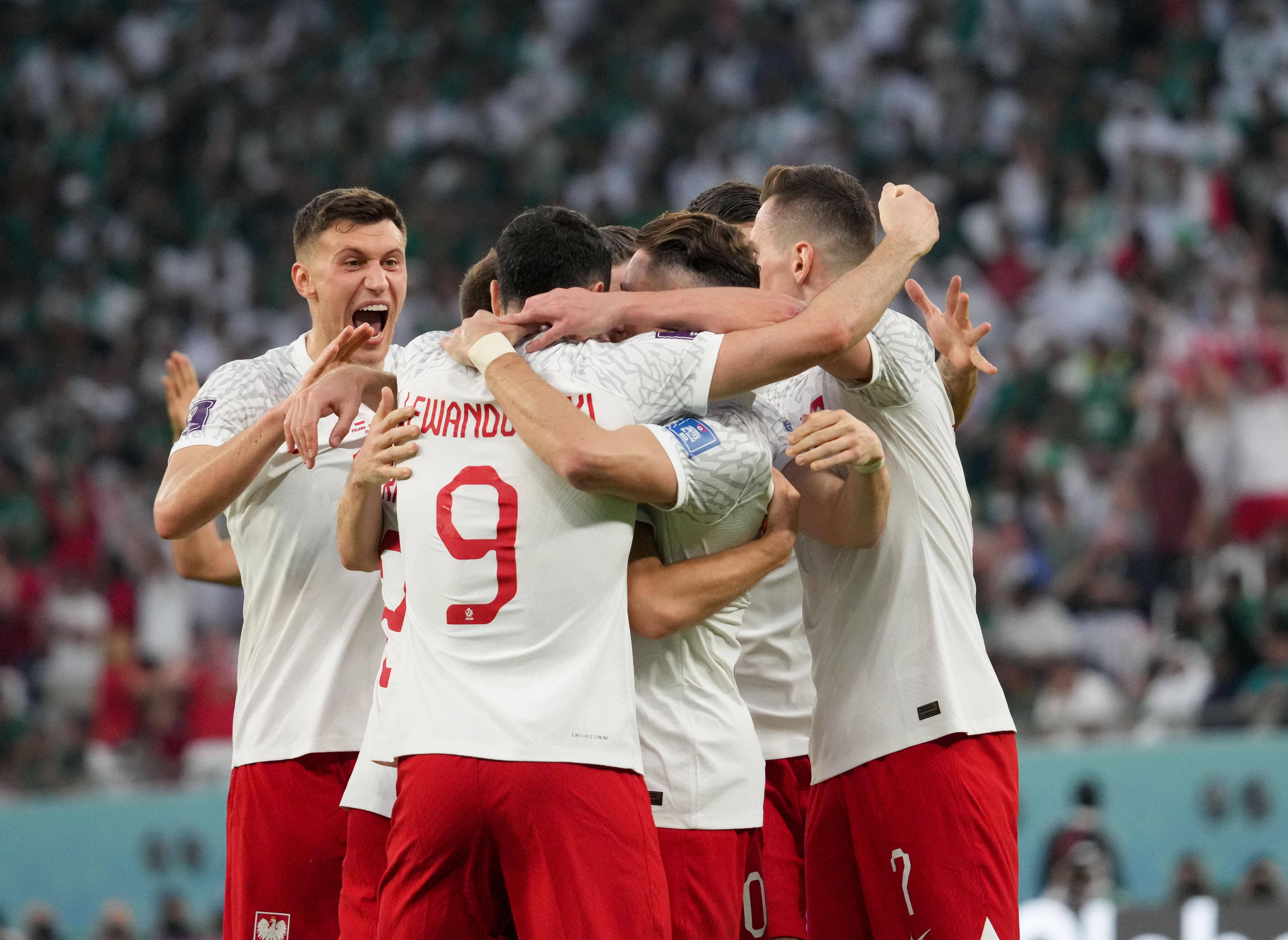 开云体育在线-欧国联比赛激战持续，精彩场面不断上演