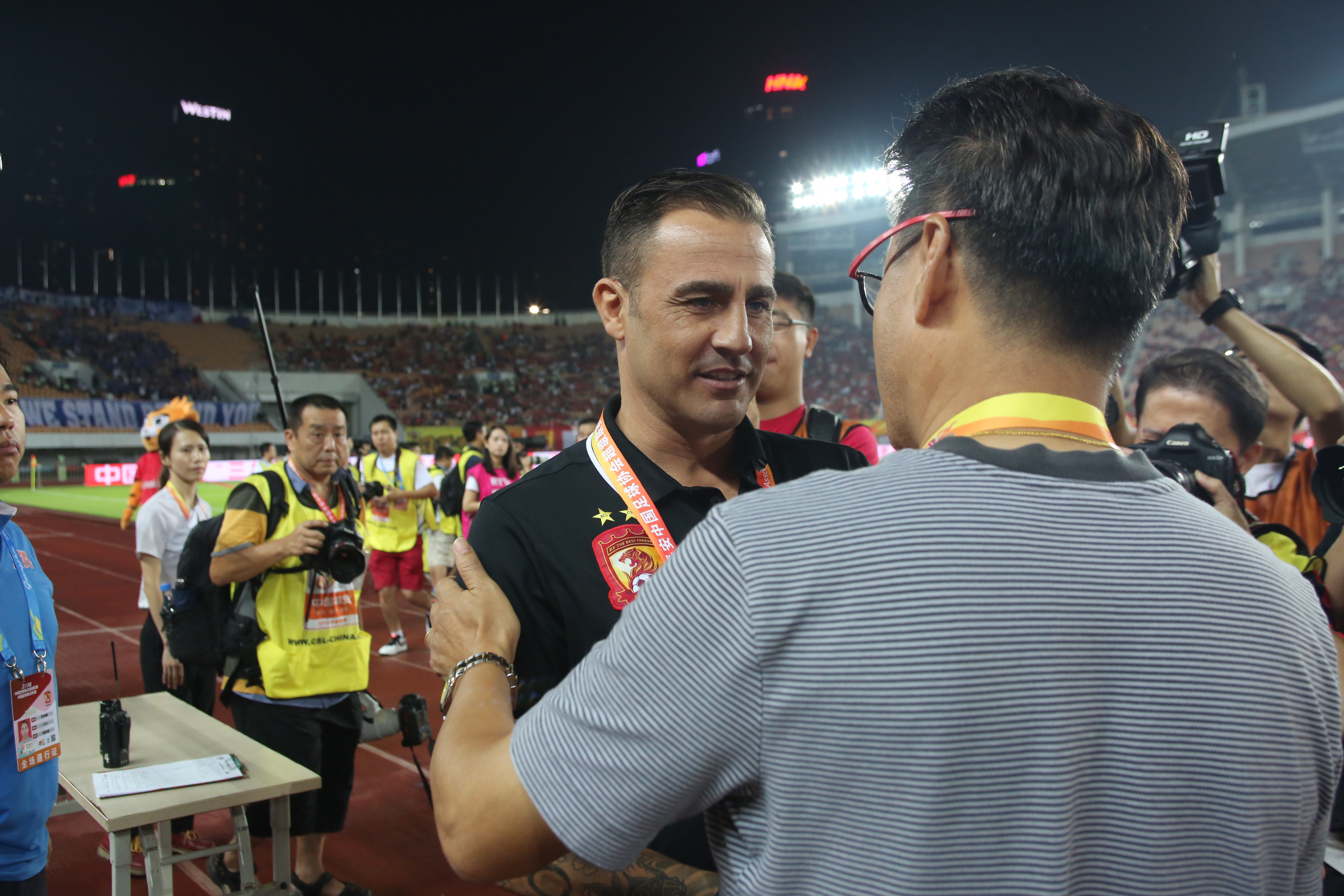 《争冠之争：上港抢夺头名》的简单介绍