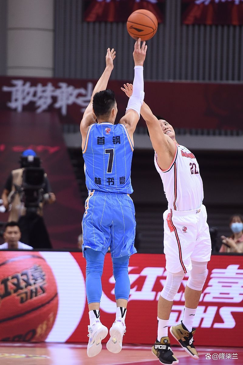 林书豪加盟马刺队，备战季后赛