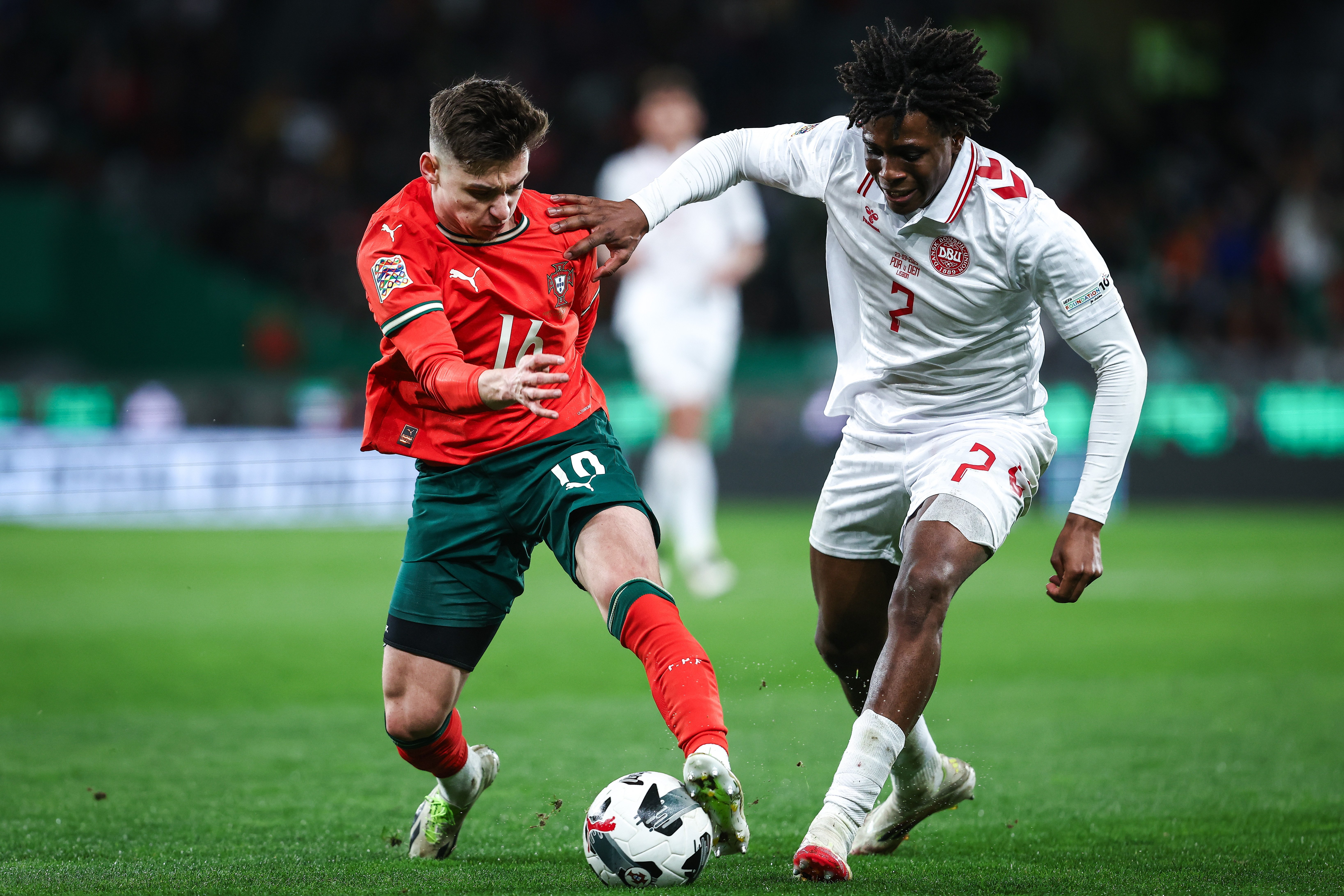 包含葡萄牙队晋级可期，小组积分领先的词条