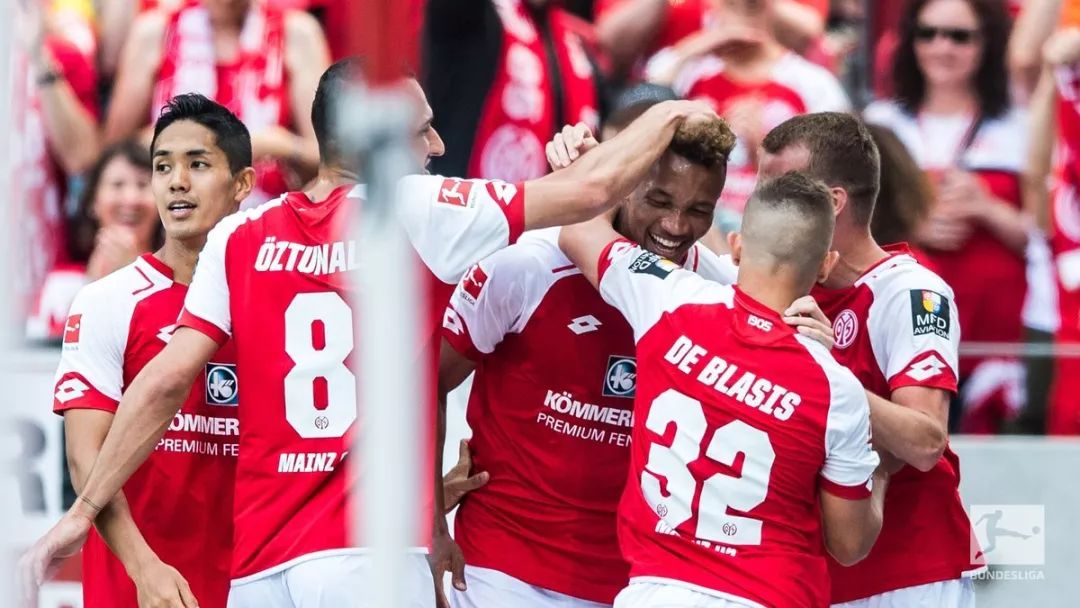 汉堡主场逆转成功,喜迎胜利 汉堡主场逆转成功,喜迎胜利