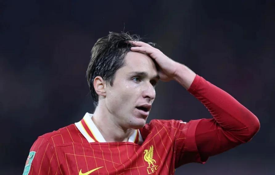 利物浦前锋因红牌停赛,遭遇困境 利物浦前锋因红牌停赛,遭遇困境