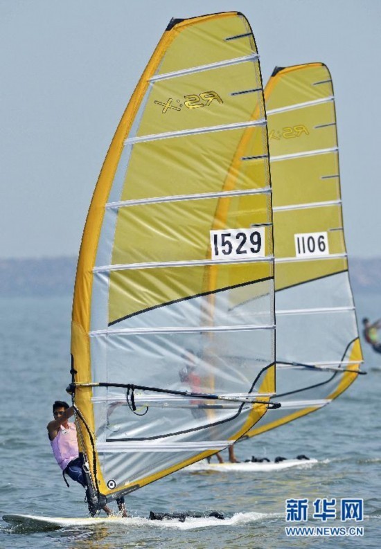 俄罗斯帆船队选手登上领奖台