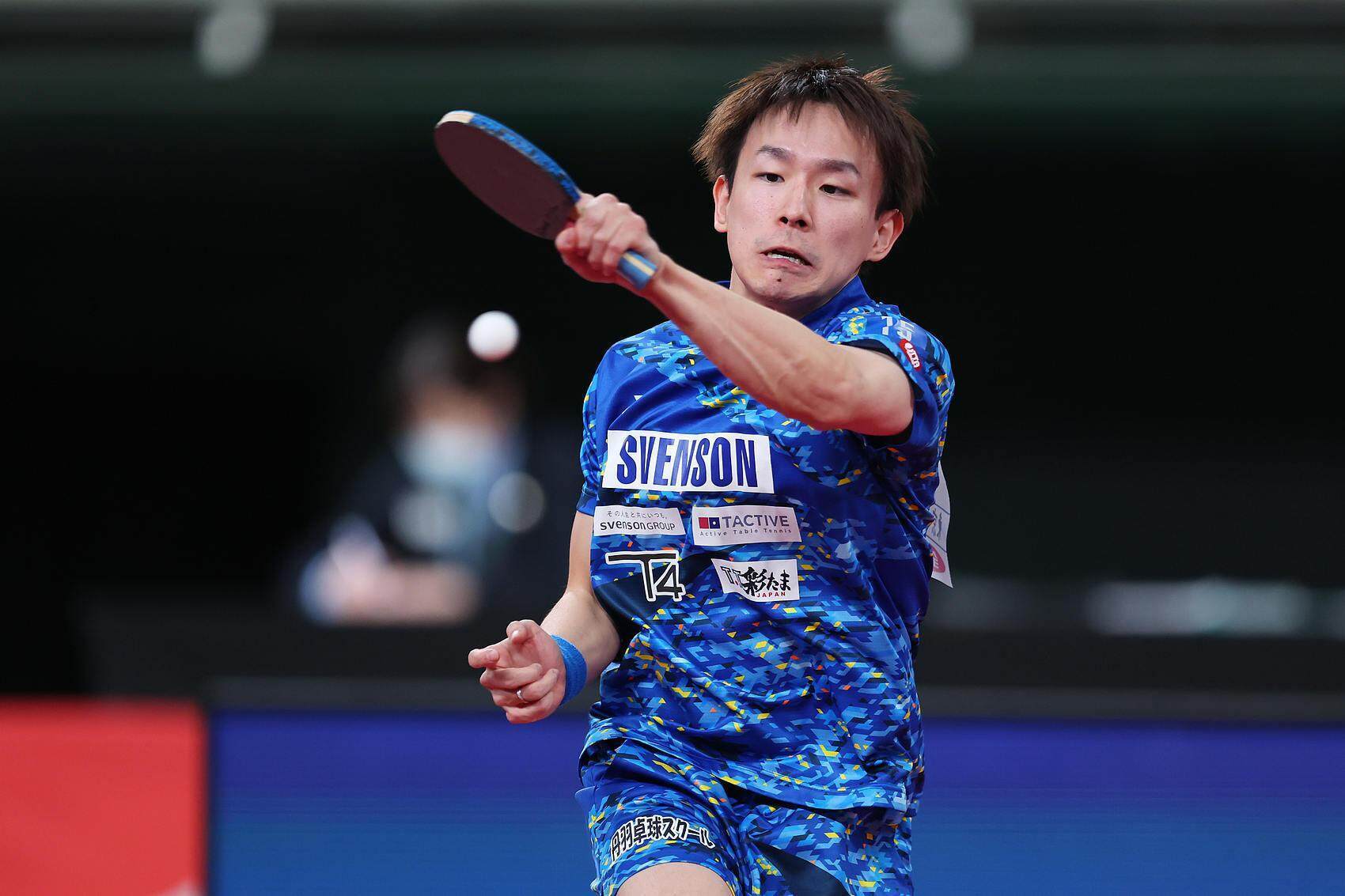 游泳比赛新闻：日本选手力克老将