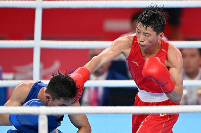 埃及拳击选手凭借精湛技艺，夺得金牌