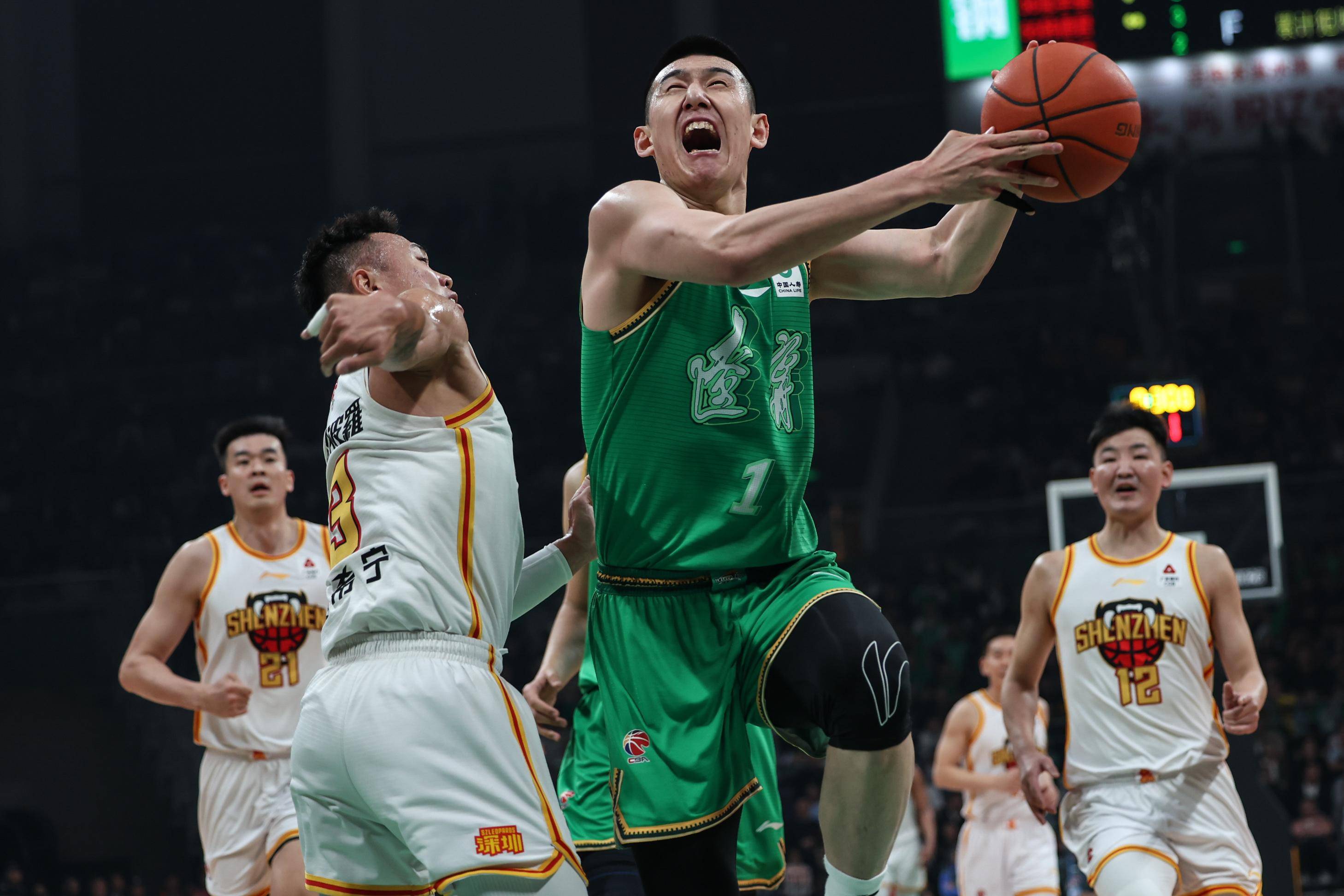 大连男篮大胜对手，晋级季后赛