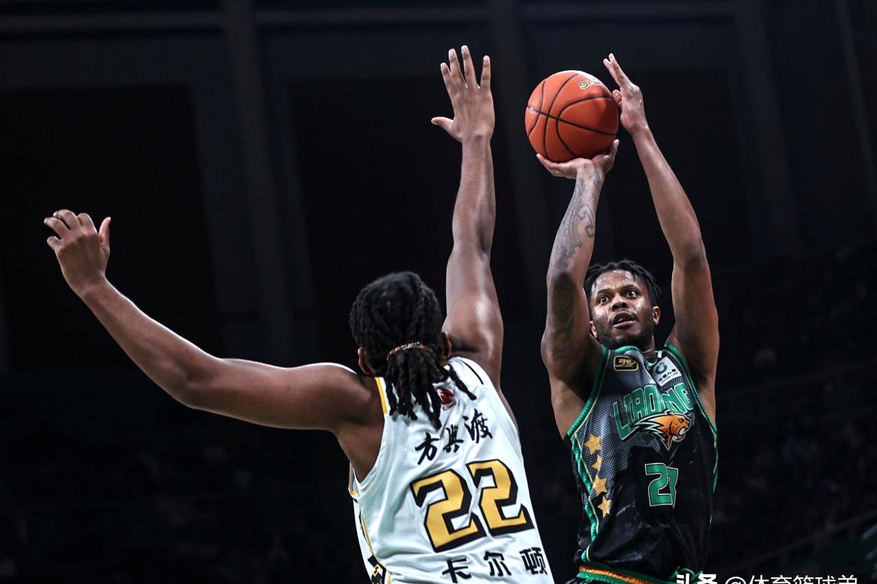 辽宁队击败西部劲旅,成为夺冠大热门 辽宁队击败西部劲旅,成为夺冠大热门