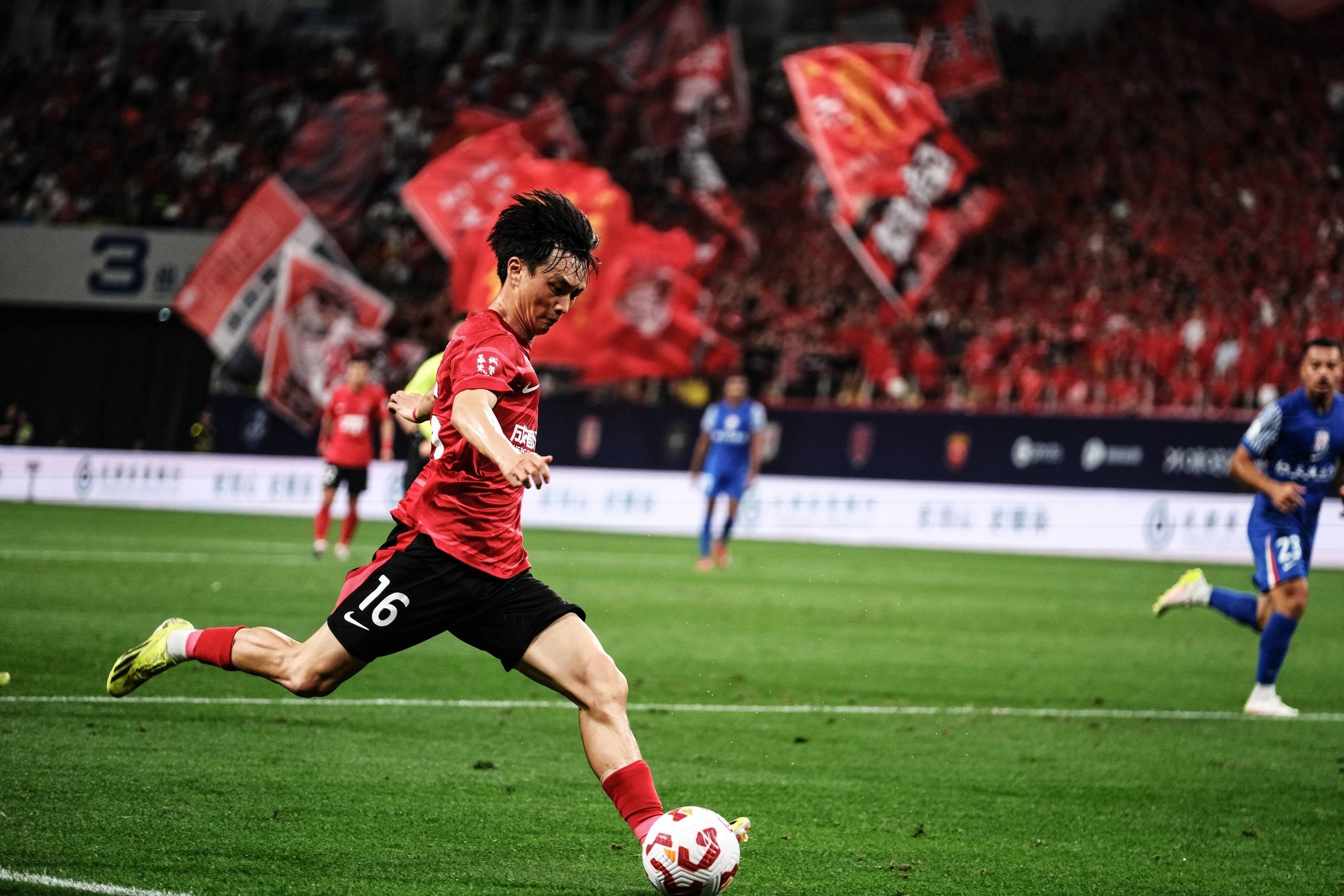 广东队归化球员表现亮眼，助力球队晋级