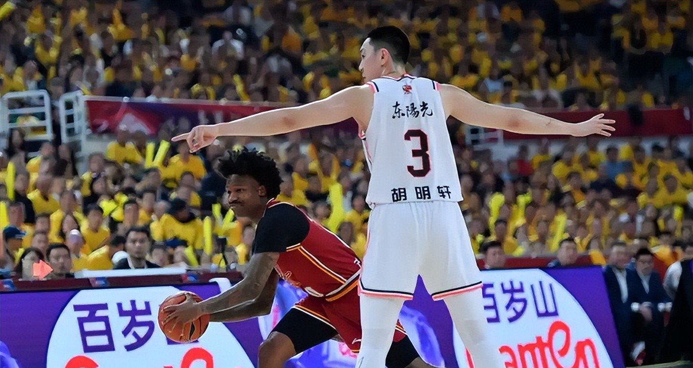 广东队归化球员表现亮眼，助力球队晋级