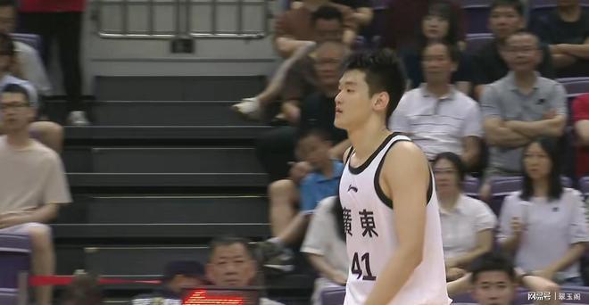 江苏男篮大胜广东，结束连败势头