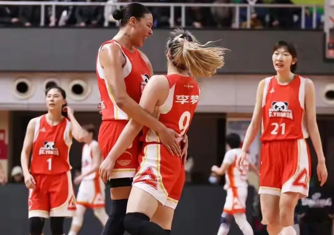 关于内线火力全开，球队逐渐拉开比分差距的信息