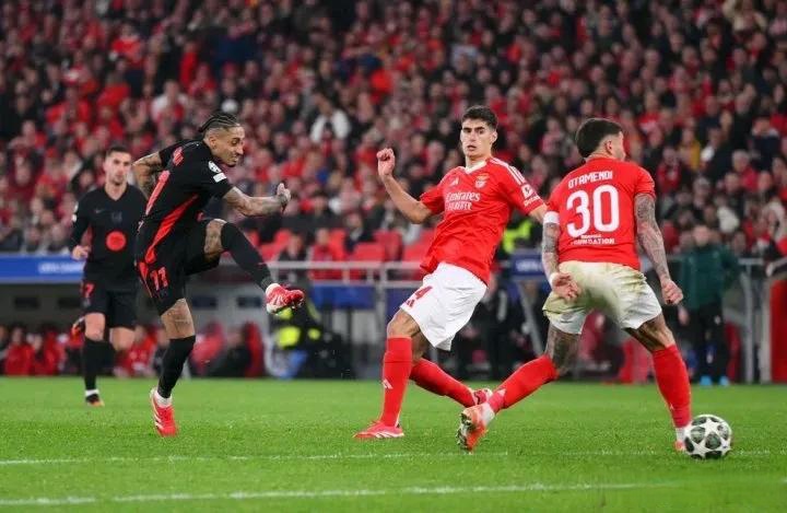 关于巴塞罗那再胜，提前锁定小组头名的信息