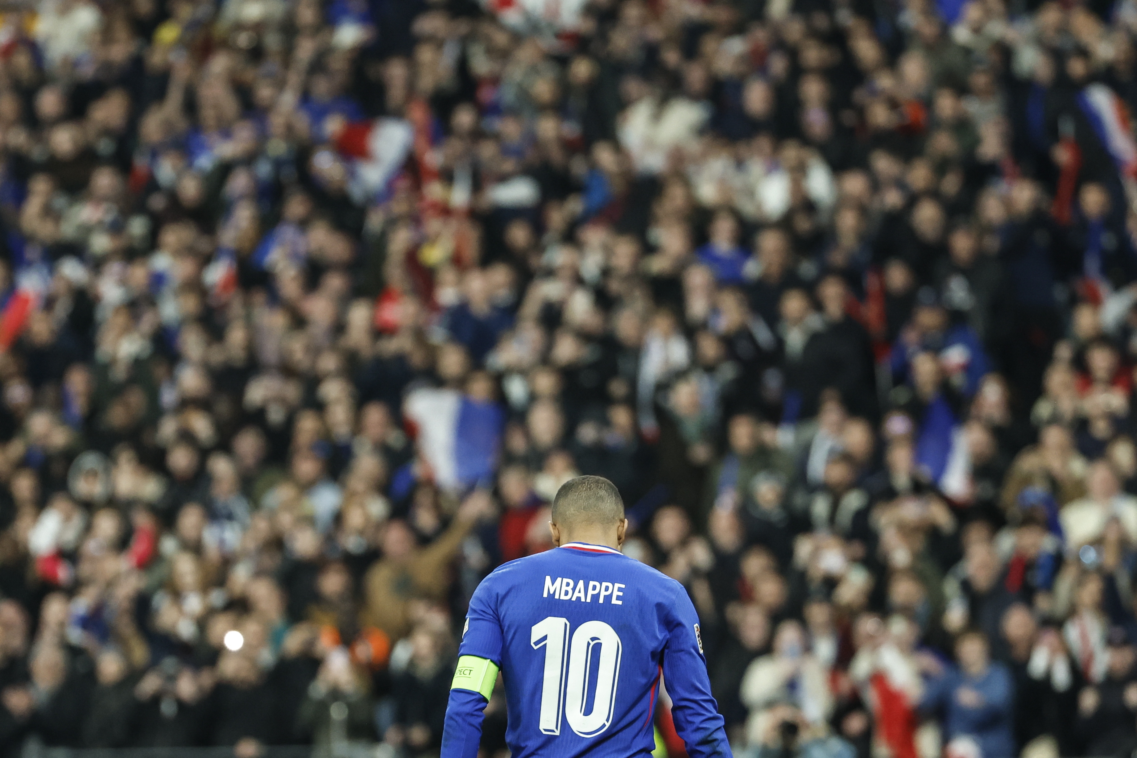 欧国杯强队遭遇逆转失利，晋级形势岌岌可危