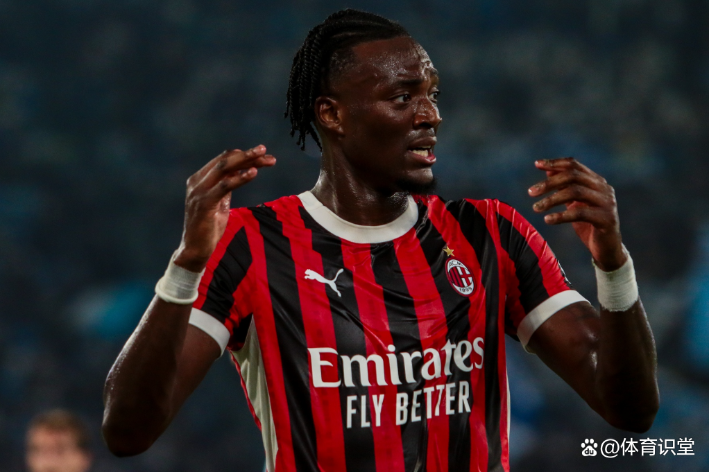 意甲老牌球队AC米兰锋线签约南非前锋,实力大增 意甲老牌球队AC米兰锋线签约南非前锋,实力大增