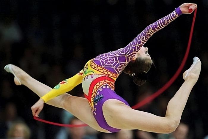 加拿大体操冠军崭露头角，实力抢眼