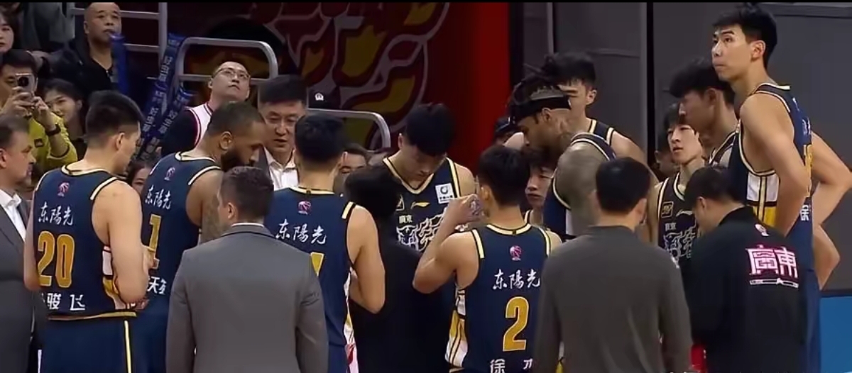 开云体育下载-意外惊喜，实力不强的球队在比赛中逆袭反败为胜