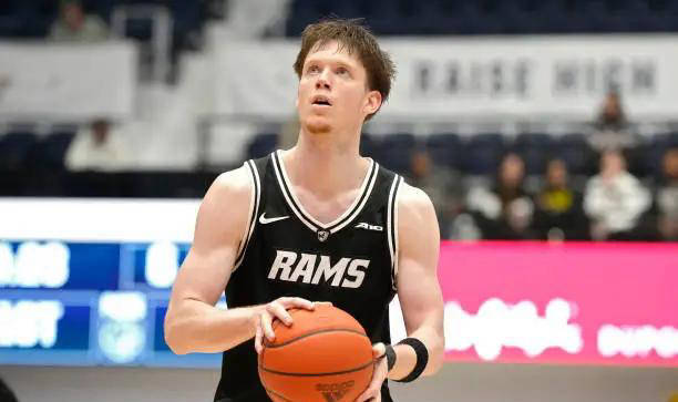 年轻球员连续砍下高分,成为当红新秀的简单介绍 年轻球员连续砍下高分,成为当红新秀的简单介绍