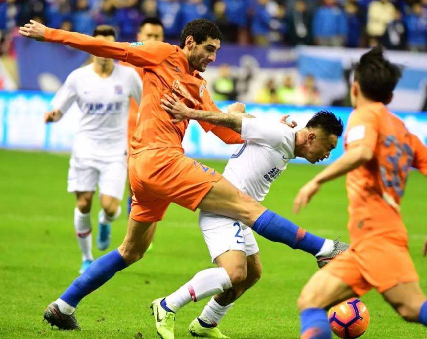 鲁能球员分享犹豫球场瞬间