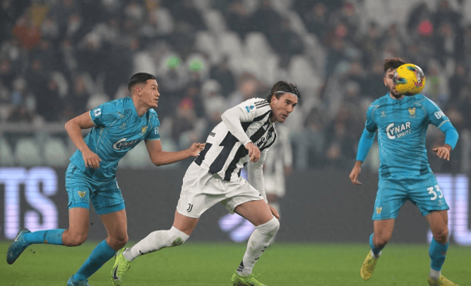 开云下载-尤文图斯客场战胜卡利亚里，努力夺得胜利