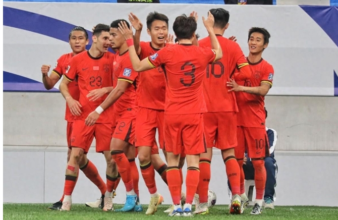 开云官网-队伍们将在场上拼尽全力，争夺比赛的胜利