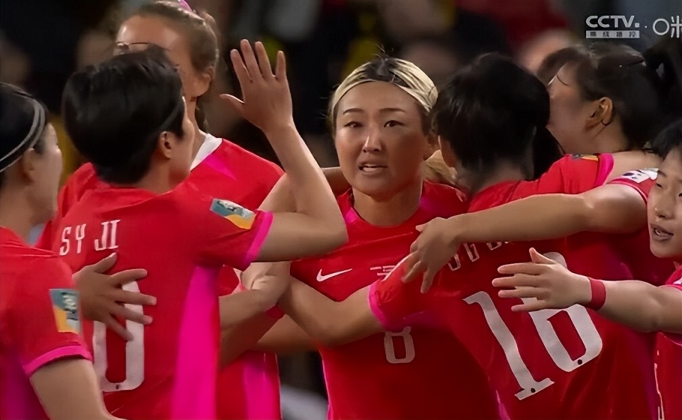 美国女足世界杯赛首轮比赛表现出色，力保小组头名