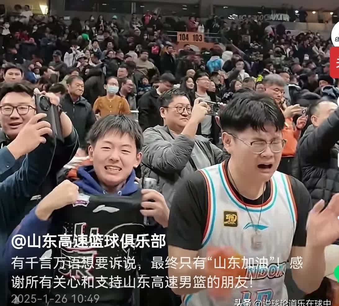 篮球选手团队配合稳健，备战信心倍增