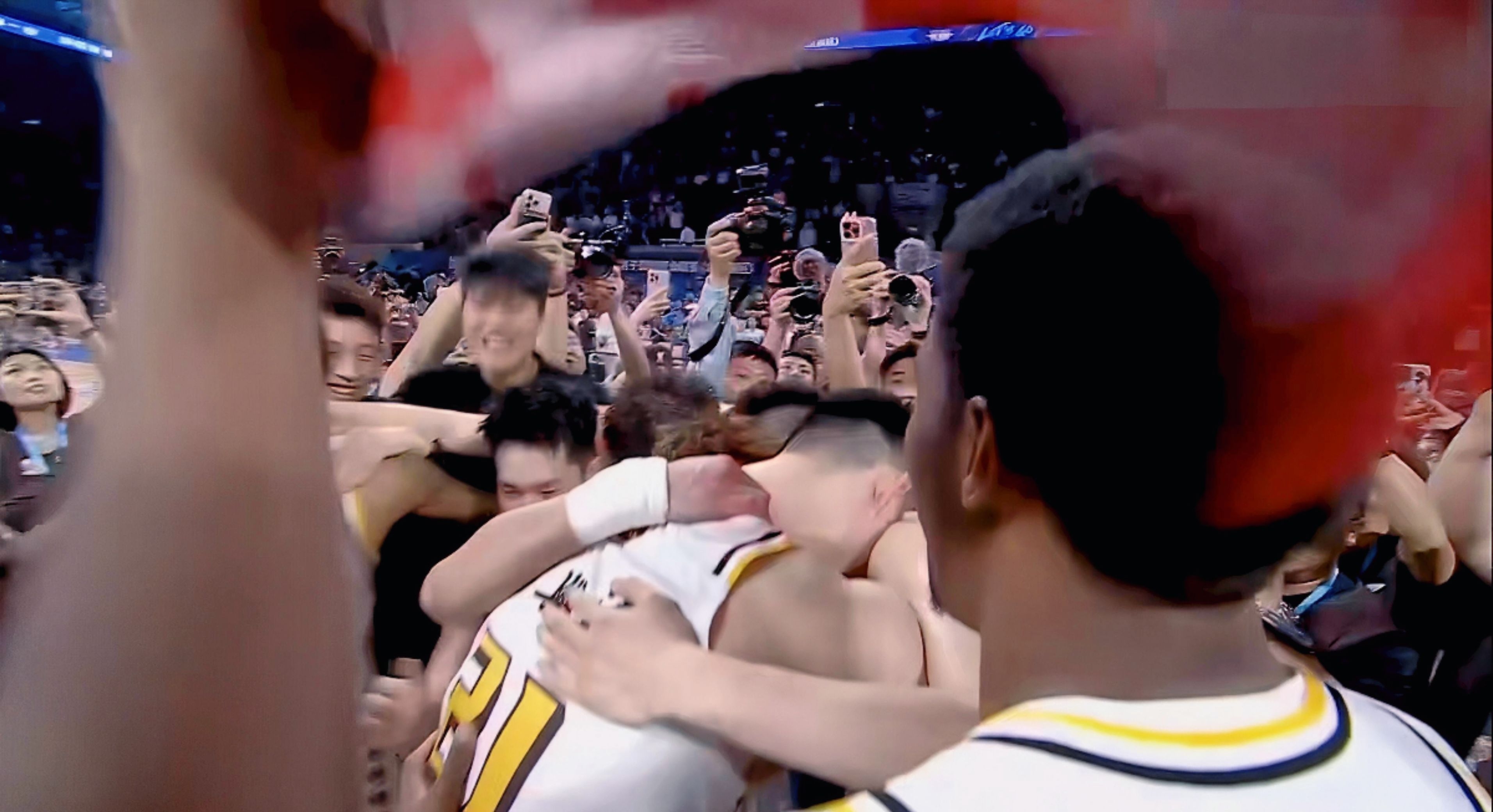 一场激烈的对决,两队互有胜负 一场激烈的对决,两队互有胜负