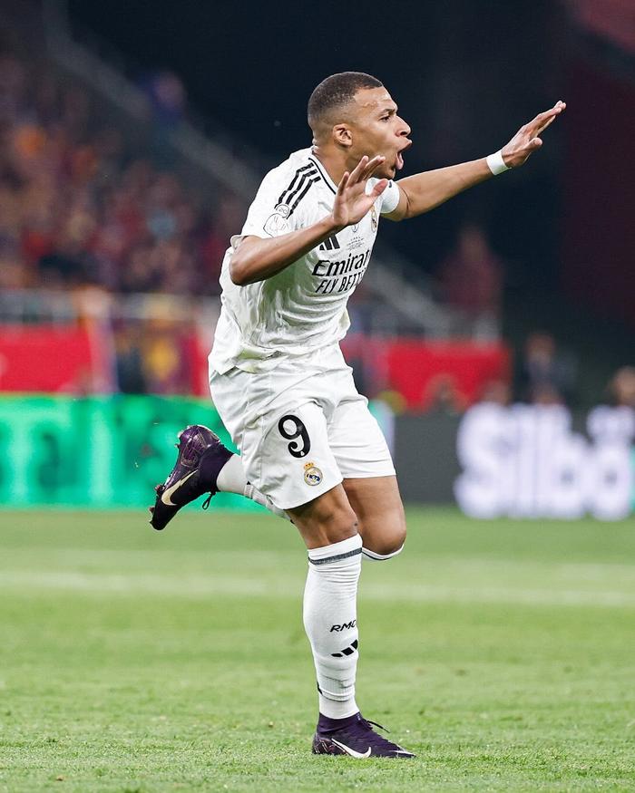 巴萨前锋破门帮助球队赢得三分